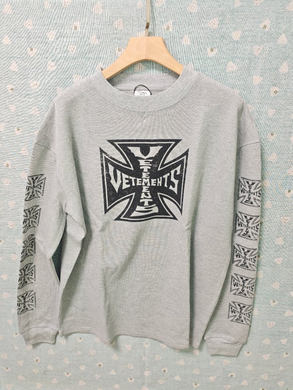 Vetements Unisex Thermal Waffle Knit Longsleeve Tee Grey Cross Print